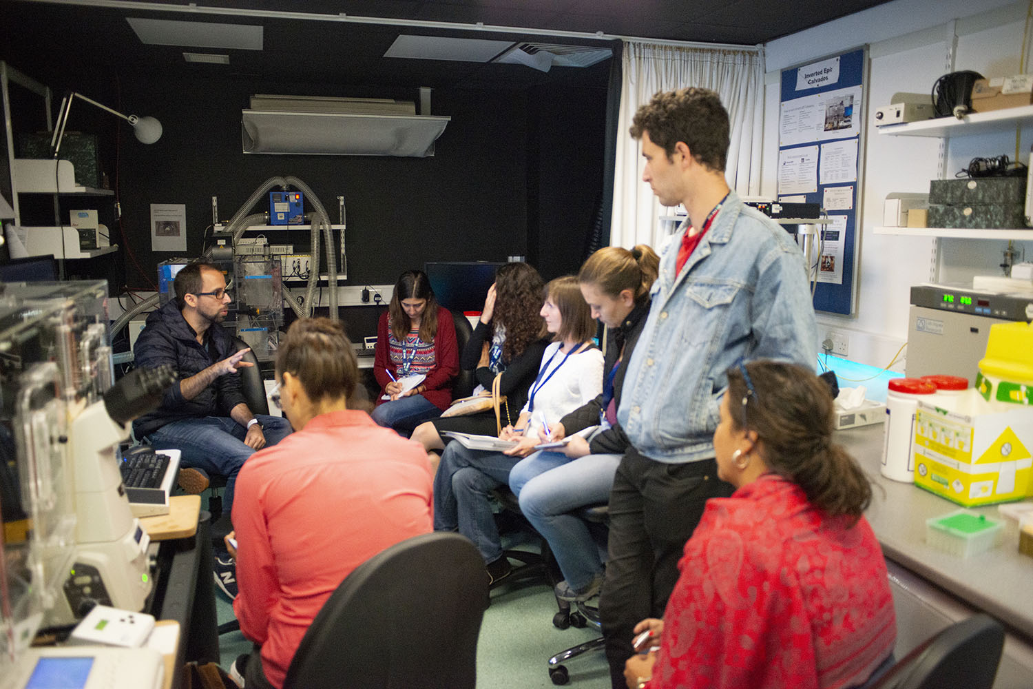 Training up new researchers on super-resolution imaging kit at the Summer School of the MRC-funded Edinburgh Super-Resolution Imaging Consortium.