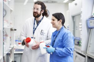 Two scientists in a lab.